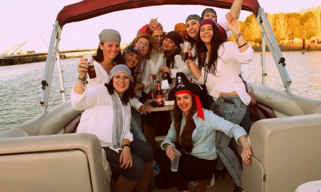  Foto Gruppe drei Freunde Abschied 